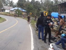 Oli Tumpah, Empat Pengendara Motor Terjatuh di Jalan Poros Konut