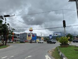 Foto: Hari Pertama Operasi Patuh, Pengendara di Kendari Tampak Disiplin Berlalu Lintas