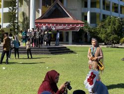 Foto: Kegembiraan Mahasiswa UHO Usai Melaksanakan Wisuda