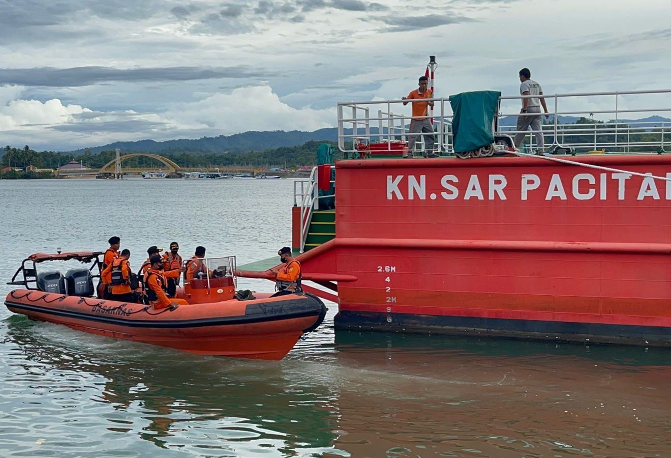 Basarnas Kendari bersiap-siap menuju ke lokasi kecelakaan. Foto: Dok. Basarnas Kendari.