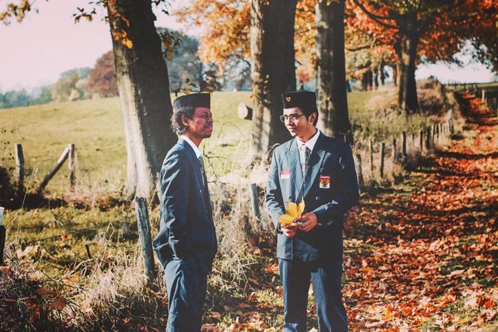 Raim Laode (Kiri) saat syuting di Amsterdam, Belanda. Foto: Istimewa.