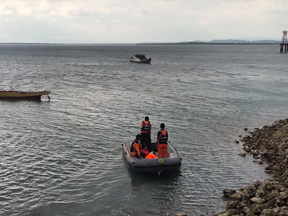 SAR gabungan melakukan pencarian terhadap korban hilang. Foto: Dok. Basarnas Kendari.