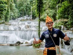 Berkunjung ke Wisata Air Terjun Moramo, Sandiaga Uno Mengaku Takjub