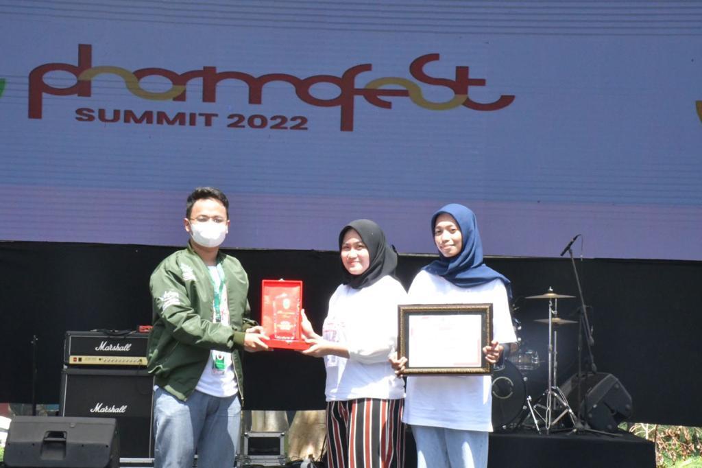 Mahasiswa Farmasi UHO Jadi Juara Best Plan Pharmapreneur di Event Ismafarsi Tingkat Nasional Manado, Sulawesi Utara (Sultra). Foto: Istimewa.