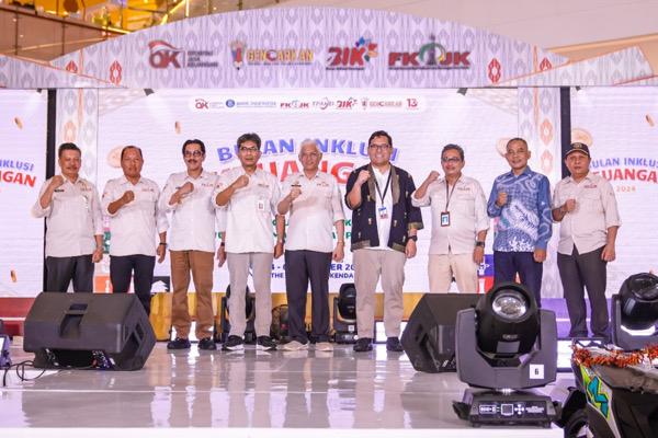 Bulan Inklusi Keuangan (BIK) tahun 2024 di Sulawesi Tenggara (Sultra) resmi dibuka hari ini di Mall The Park Kendari, Jumat (04/10/2024). Foto: Istimewa.