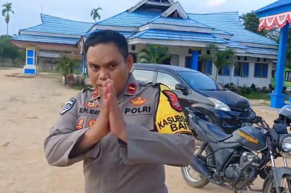 Comment KONAWE SELATAN, SULTRAINFORMASI.ID - Kapolsek Baito, Konawe Selatan (Konsel), IPDA Muh Idris. Foto: Aksar/Sultra Informasi.