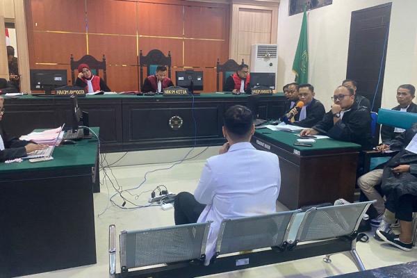 Kuasa Hukum Supriyani Hadirkan Dokter Forensik RS Bhayangkara Lanjutan Sidang di PN Andoolo. Foto: Aksar/Sultra Informasi.