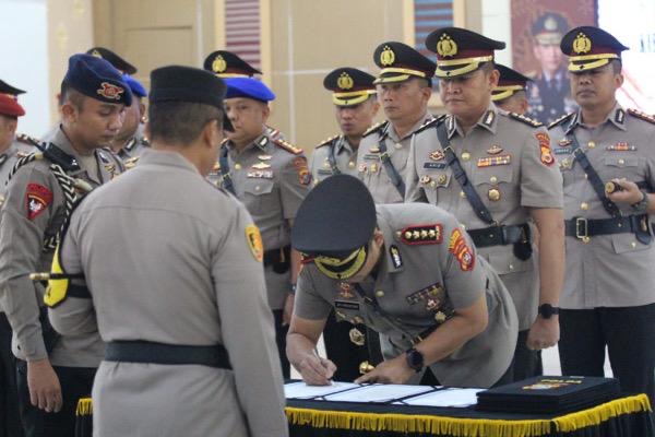 Kapolresta Kendari Berganti, Eko Widiantoro Gantikan Aris Tri Yunarko. Foto: Ical MA/Sultra Informasi.