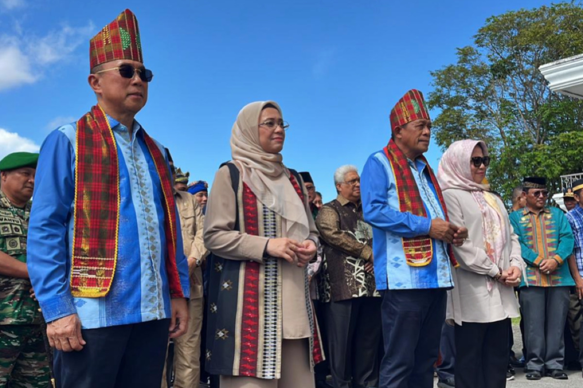 Gubernur ASR Bersama Wakilnya Hugua saat Tiba di Sultra. Foto: Istimewa.