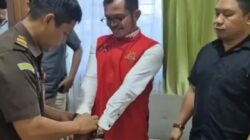 Dana Desa Rp1,1 Miliar Disikat, Kejari Konsel Tahan Kades Amolengu. Foto: Naufal Fajrin JN/sultrainformasi.id.