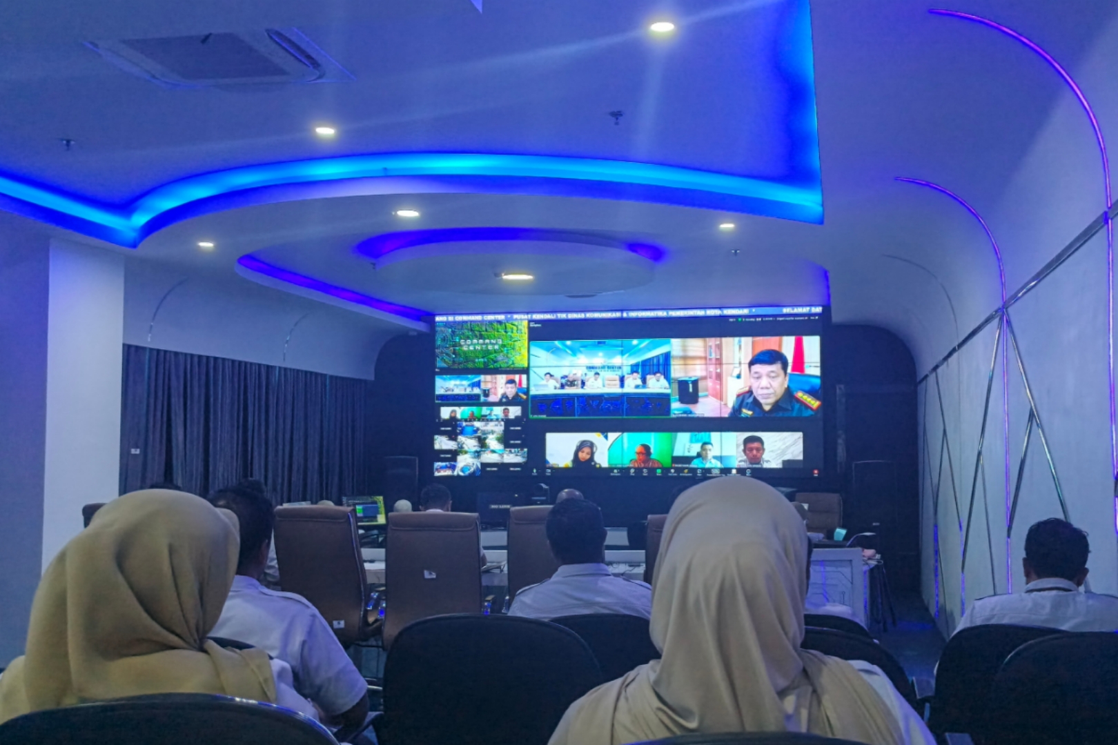 Suasana Call Center 112 Kendari. Foto: Ical MA/sultrainformasi.id.