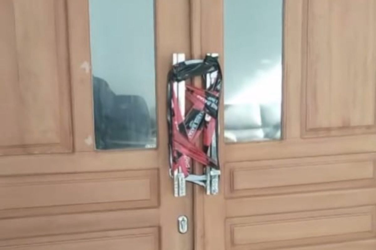 Ruangan Bupati Koltim disegel KPK. Foto: istimewa.