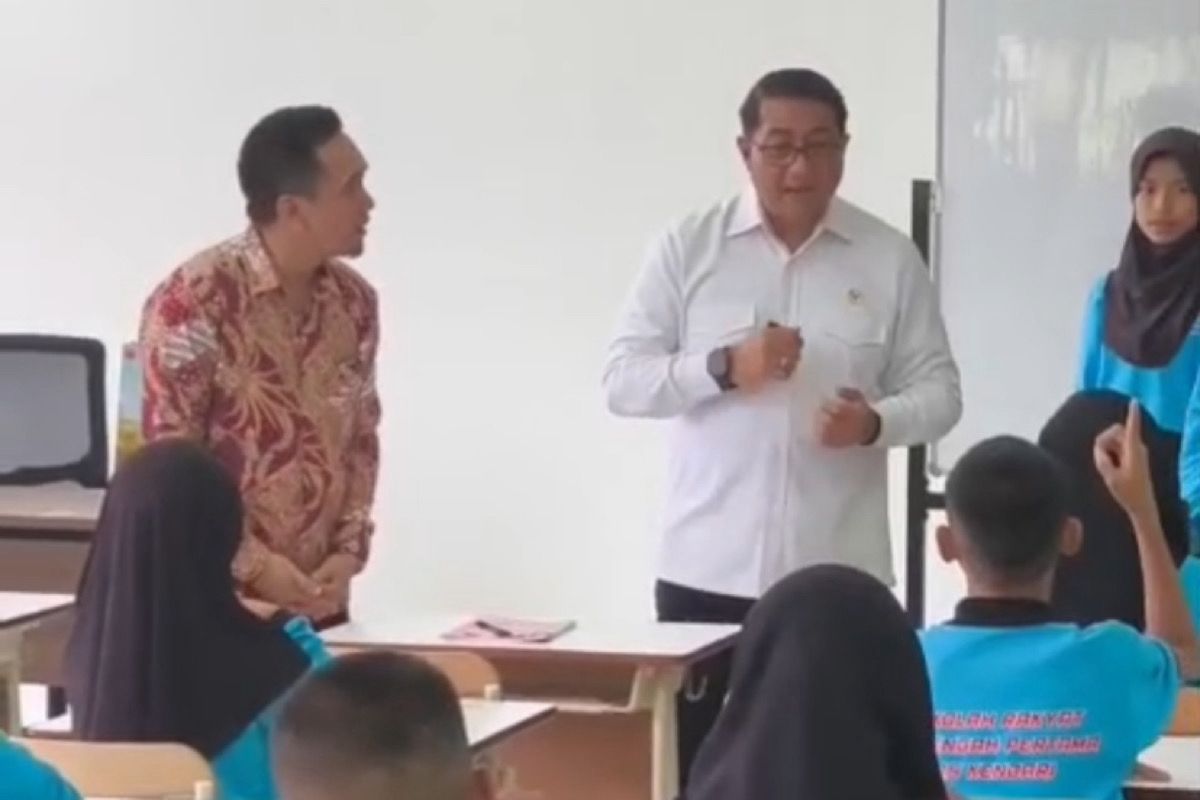 Siswa SRMP Kendari Bikin Menekraf Tersenyum, Cita-Citanya Ingin Jadi Penambang. Foto: istimewa.