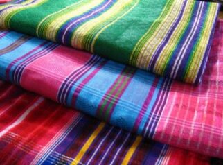 Sarung Muna: Warisan Kerajaan yang Teranyam dari Benang, Warna, dan Marwah Leluhur. Foto: Istimewa.