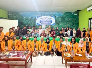 UHO Berdayakan UMKM Desa Konda Satu Lewat Edukasi Pengelolaan Keuangan Berbasis Digital